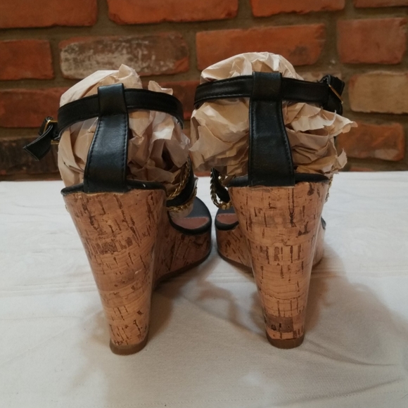 Deb's Black Gold Shoes Thong Toe Wedge Heel Size 8 - Picture 4 of 5